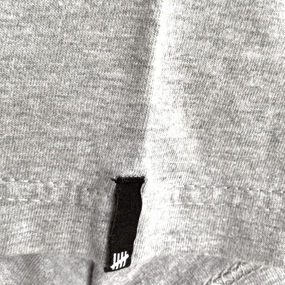 Gently Worn Undefeated Gray Logo Black Color Men’s Tee Size Small - Picture 7 of 10